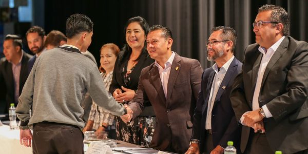 Con educación y esfuerzo los jóvenes transforman Michoacán: Torres Piña