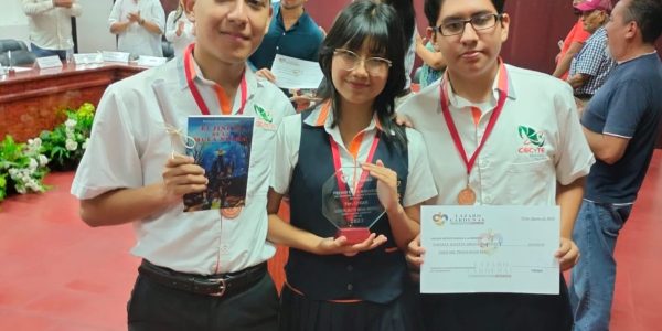 Logran estudiantes del Cecytem premio de la Juventud por proyecto escolar